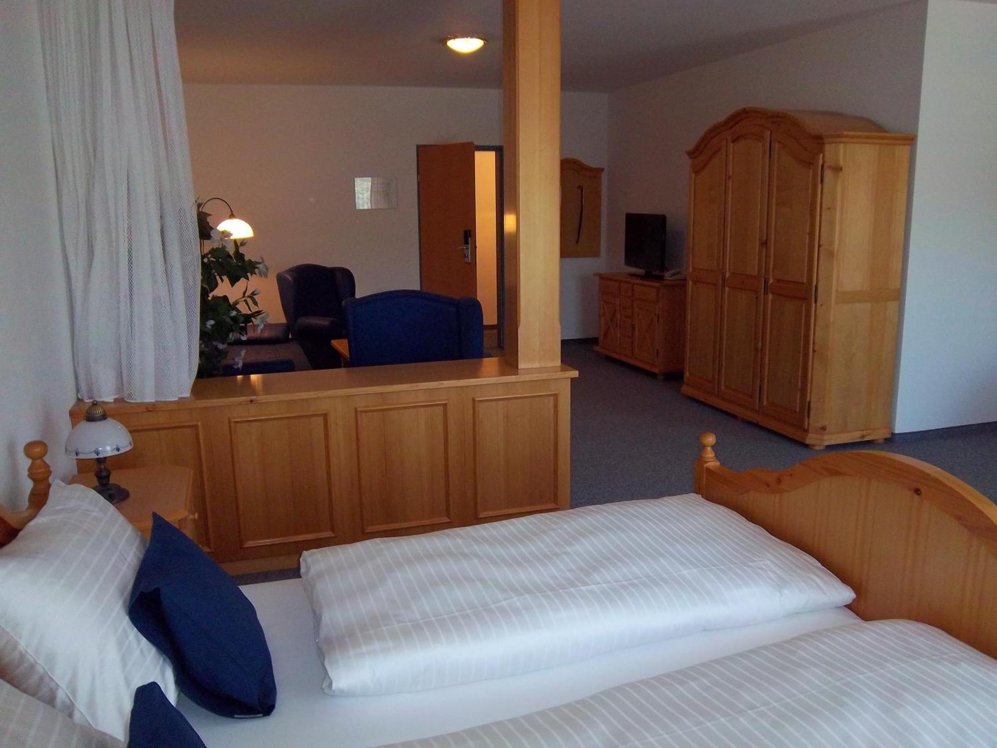 Lanzenkirchen Grandhotel Niederoesterreichischer Hof מראה חיצוני תמונה