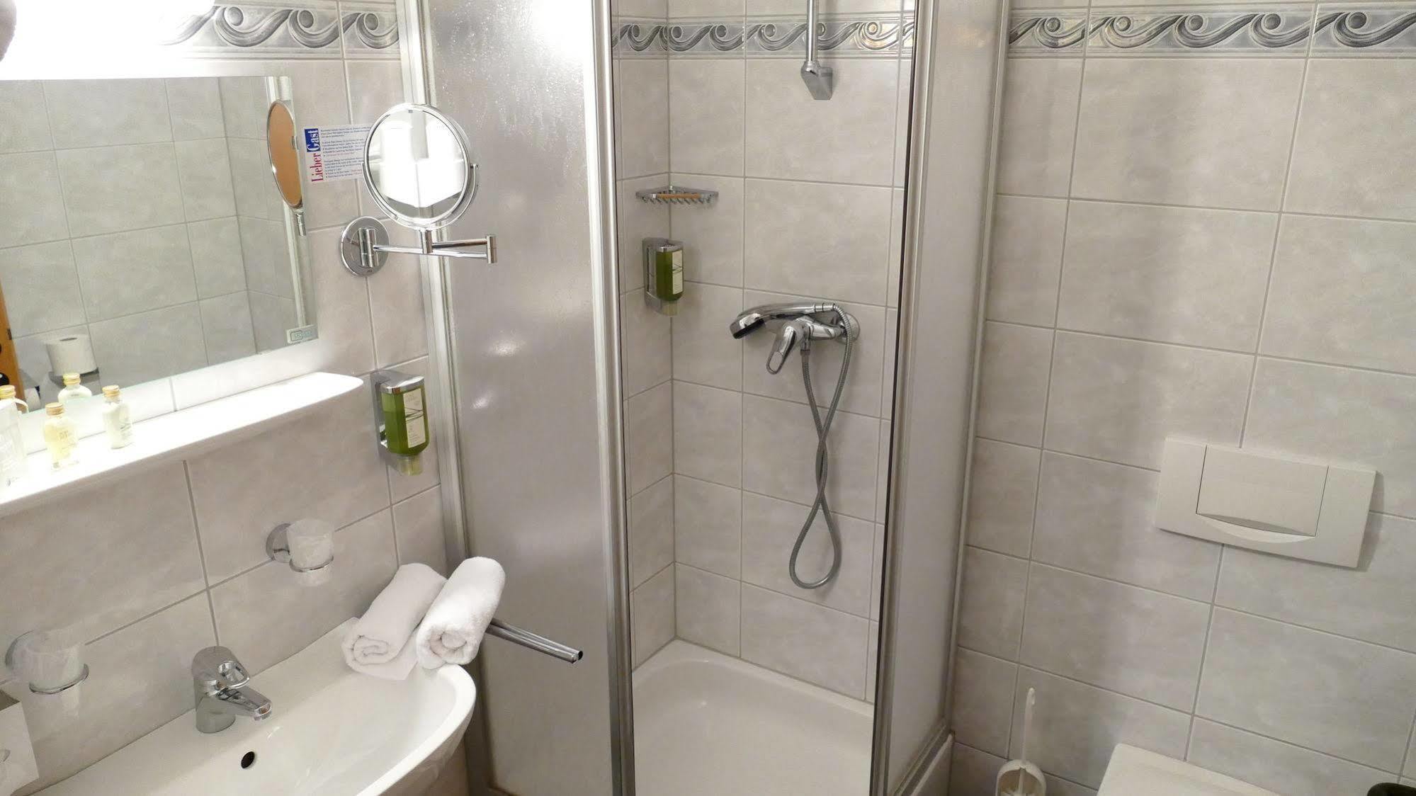 Lanzenkirchen Grandhotel Niederoesterreichischer Hof מראה חיצוני תמונה